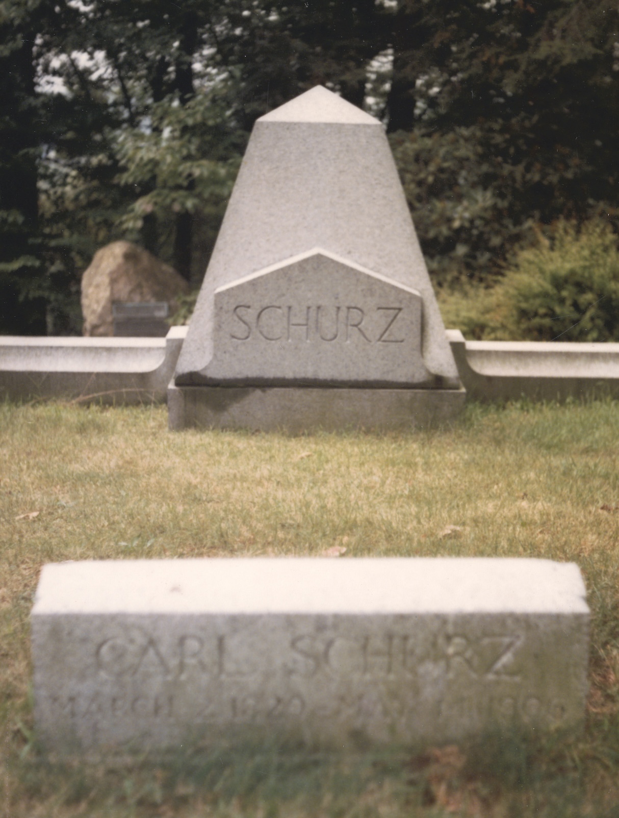 Grabstein von Carl Schurz auf dem Sleepy Hollow Friedhof in New York