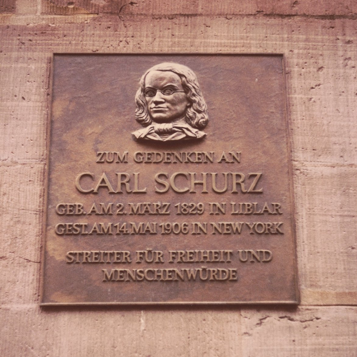 Gedenktafel an der Paulskirche in Frankfurt für Carl Schurz